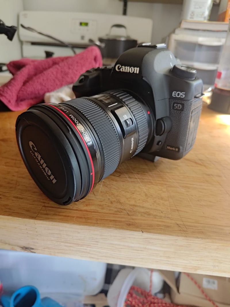 Canon EOS 5D Mark II DSLR Camera with Canon Ultrasonic Zoom Lens